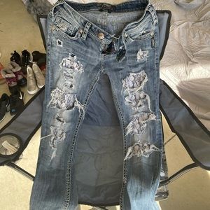 SILVER DISTRESSED AND LACE JEANS SIZE 27